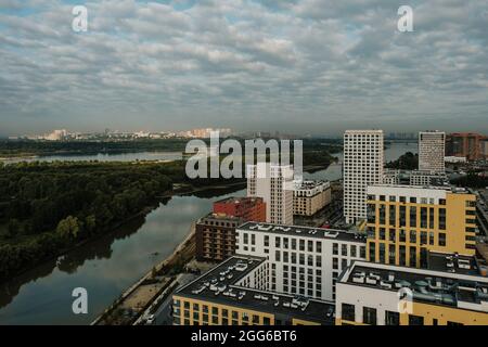 Morgenansicht von Nowosibirsk von oben. Stockfoto