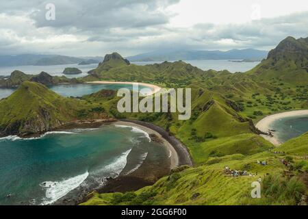 Landschaftsansicht von der Spitze der Insel Padar in Komodo Inseln West Manggarai. Stockfoto