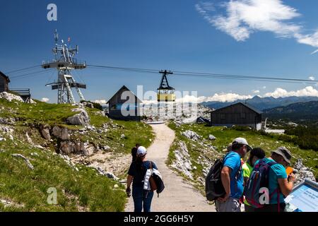 Wandern auf dem Dachsteingletscher Stockfoto