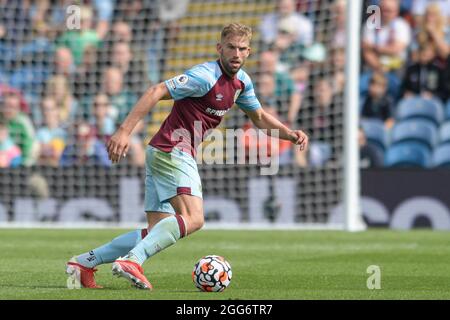 Burnley, Großbritannien. August 2021. Charlie Taylor #3 von Burnley mit dem Ball in Burnley, Vereinigtes Königreich am 8/29/2021. (Foto von Simon Whitehead/News Images/Sipa USA) Quelle: SIPA USA/Alamy Live News Stockfoto