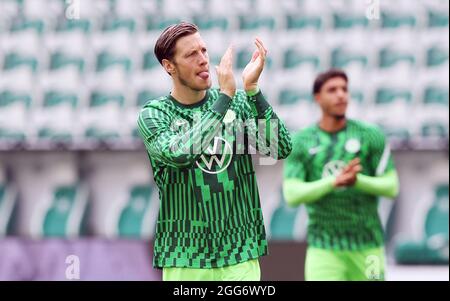 Wolfsburg, Deutschland. 29. August 2021. firo 1. Bundesliga. 2021/2022 Fußball: Fußball: 29.08.2021 VfL Wolfsburg - RB Leipzig VfL Wout Weghorst, Geste, Geste, www.firosportphoto.de, Copyright by firo sportphoto: Coesfelder Str. 207 D-48249 DvÂºlmen www.firosportphoto.de Mail @ firosportphoto .de Kontodaten: (V olksbank B ochum - W itten) IBAN: DE68430601290341117100 BIC: GENODEM1BOC Tel: â¬Â † 49-2594-9916004 â¬Â † 49-2594-9916005 Credit: dpa/Alamy Live News Stockfoto