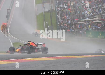 Der niederländische Red Bull-Pilot Max Verstappen im Einsatz beim Formel-1-Grand-Prix-Rennen von Belgien in Spa-Francorchamps, dem GP von 12 (von 23) o Stockfoto