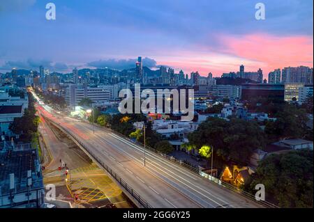 Kowloon Tong liegt südlich von Beacon Hill und nördlich der Boundary Street. Es ist eines der teuersten Wohnviertel in Hongkong Stockfoto