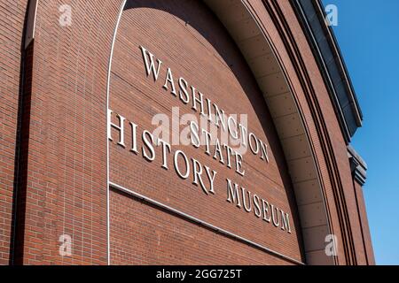 Tacoma, WA USA - ca. August 2021: Blick von außen auf das Washington State History Museum in der Innenstadt. Stockfoto