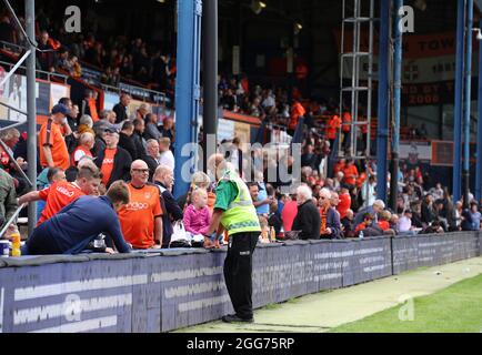 Luton, England, 28. August 2021. Allgemeiner Blick auf das Stadion während des Sky Bet Championship-Spiels in der Kenilworth Road, Luton. Bildnachweis sollte lauten: Simon Bellis / Sportimage Stockfoto