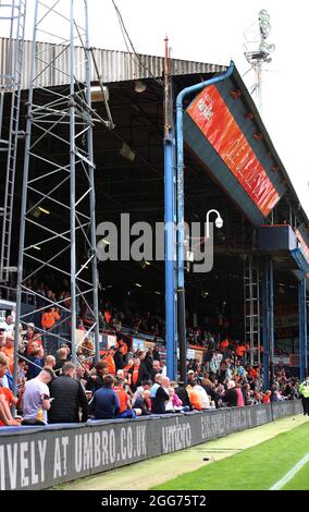 Luton, England, 28. August 2021. Allgemeiner Blick auf das Stadion während des Sky Bet Championship-Spiels in der Kenilworth Road, Luton. Bildnachweis sollte lauten: Simon Bellis / Sportimage Stockfoto