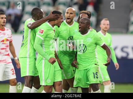 Wolfsburg, Deutschland. 29. August 2021. firo 1. Bundesliga. 2021/2022 Fußball: Fußball: 29.08.2021 VfL Wolfsburg - RB Leipzig Finale Jubel, Jubel, Klatschen, VfL JvÂ © rvÂ ¥ me Roussillon, VfL Maxence Lacroix, www.firosportphoto.de, Copyright by firo sportFoto: Coesfelder Str. 207 D -48249 DvÂºlmen www.firosportphoto.de mail@firosportphoto.de Kontodaten: (V olksbank B ochum - W itten) IBAN: DE68430601290341117100 BIC: GENOC Tel: DEM1BOX â¬Â † 49-2594-9916004 Fax: â¬Â † 49 -2594-9916005 Credit: dpa/Alamy Live News Stockfoto