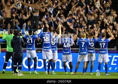 Genks Spieler feiern nach dem Gewinn eines Fußballmatches zwischen KRC Genk und Sporting Anderlecht am Sonntag, 29. August 2021 in Genk, am 6. Tag der 2021-20 Stockfoto