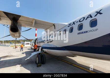 Zakynthos, Griechenland - 21. September 2020: Olympic Air ATR 42-600 Flugzeug am Flughafen Zakynthos (ZTH) in Griechenland. Stockfoto