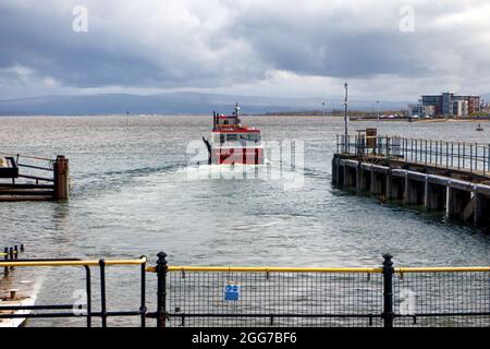 Die Wyre Estuary Ferry fährt regelmäßig zwischen Fleetwood und Knott End über die Wyre Estuary Stockfoto