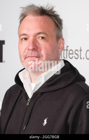 Cineworld Leicester Square, London, Großbritannien. August 2021. Mark Towns posiert vor dem ZENSUR LIVE-KOMMENTAR. Bild nach Kredit: Julie Edwards/Alamy Live News Stockfoto