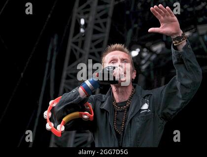 Portsmouth, Großbritannien. August 2021. Sänger Rob Birch von der Stereo MCS Hip-Hop-Gruppe tritt beim Victorious Festival live auf der Bühne auf. Kredit: SOPA Images Limited/Alamy Live Nachrichten Stockfoto