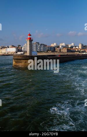 Blick auf den atlantischen Leuchtturm in Porto, Portugal. Stockfoto