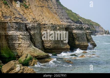 Einstürzende Klippen, Port-en-Bessin, Calvados, Region Normandie, Nordwestfrankreich Stockfoto