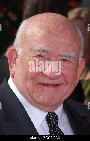 Los Angeles, USA. September 2007. Ed Asner. 16. September 2007 - Los Angeles, Kalifornien. 2007 Emmy Primetime Awards - Ankunft im Schrein. Foto: Giulio Marcocchi/Sipa Press. (') Copyright 2007 by Giulio Marcocchi./emmy2 gm.172/0709171027 Credit: SIPA USA/Alamy Live News Stockfoto