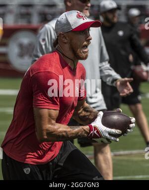 Santa Clara, Usa. August 2021. San Francisco 49ers Tight End George Kittle (85) erwärmt sich am Sonntag, den 29. August 2021, um die Las Vegas Raiders im Levi's Stadium in Santa Clara, Califiornia, zu spielen. Foto von Terry Schmitt/UPI Credit: UPI/Alamy Live News Stockfoto