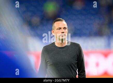 Gelsenkirchen, Deutschland. 29. Aug, 2021. Trainer Christian PREUSSER (D) Fußball 2. Bundesliga, 5. Spieltag, FC Schalke 04 (GE) - Fortuna Düsseldorf (D), am 08/28/2021 in Gelsenkirchen/Deutschland. Die DFL-Bestimmungen von #verbieten die Verwendung von Fotos als Bildsequenzen und/oder quasi-Video # Â Credit: dpa/Alamy Live News Stockfoto