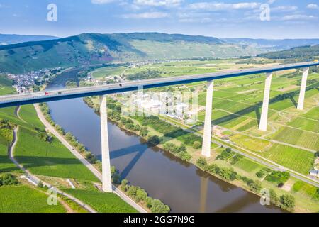 Brücke über die Mosel in Zeltingen Deutschland Straße Stockfoto