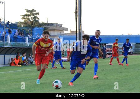 Pagani, Italien. August 2021. Erster Tag der Meisterschaft, erste Runde während der italienischen Football League Pro, Serie C, Paganese gegen ACR Messina im Marcello Torre Stadium. Endergebnis 4-4. (Foto: Pasquale Senatore/Pacific Press/Sipa USA) Quelle: SIPA USA/Alamy Live News Stockfoto