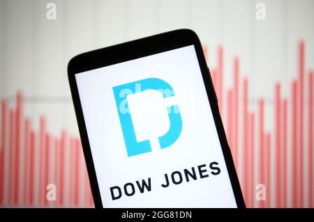 Ukraine. August 2021. In dieser Abbildung ist das Logo von Dow Jones & Company auf einem Smartphone-Bildschirm zu sehen. Kredit: SOPA Images Limited/Alamy Live Nachrichten Stockfoto