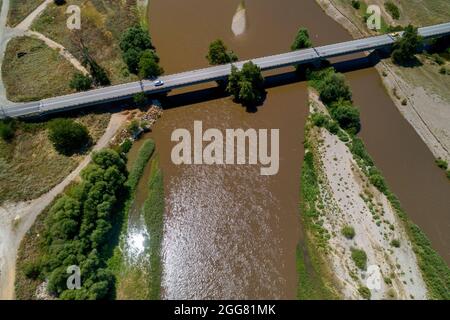 Luftaufnahme des Flusses Axios im Gebiet von Axioupolis in Kilkis, im Norden Griechenlands Stockfoto