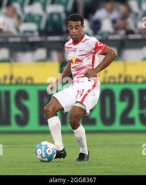 Wolfsburg, Deutschland. 29. August 2021. firo 1. Bundesliga. 2021/2022 Fußball: Fußball: 29.08.2021 VfL Wolfsburg - RB Leipzig 1: 0 RB Tyler Adams, Einzelaktion, www.firosportphoto.de, Copyright firo sportFoto: Coesfelder Str. 207 D-48249 DvÂºlmen www.firosportphoto.de Mail @ firosportphoto.de Kontodaten: (V olksbank B ochum - W itten) IBAN: DE68430601290341117100 BIC: GENODEM1BOC Tel: â¬Â † 49-2594-9916004 Fax: â¬Â † 49-2594-9916005 Credit: dpa/Alamy Live News Stockfoto