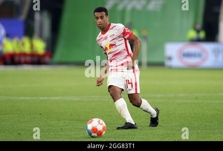 Wolfsburg, Deutschland. 29. August 2021. firo 1. Bundesliga. 2021/2022 Fußball: Fußball: 29.08.2021 VfL Wolfsburg - RB Leipzig 1: 0 RB Tyler Adams, Einzelaktion, www.firosportphoto.de, Copyright firo sportFoto: Coesfelder Str. 207 D-48249 DvÂºlmen www.firosportphoto.de Mail @ firosportphoto.de Kontodaten: (V olksbank B ochum - W itten) IBAN: DE68430601290341117100 BIC: GENODEM1BOC Tel: â¬Â † 49-2594-9916004 Fax: â¬Â † 49-2594-9916005 Credit: dpa/Alamy Live News Stockfoto