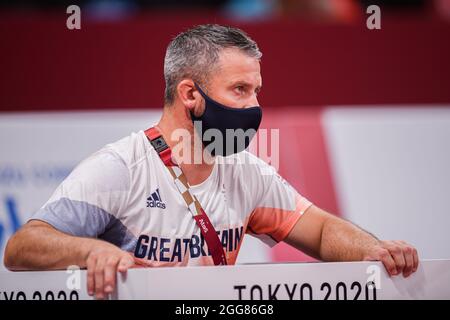 TOKIO, JAPAN. August 2021. Ian Johns (britischer Judo-Paralympics-Cheftrainer) beim Judo-Wettbewerb der Paralympischen Spiele von Tokio 2020 in Nippon Budokan am Sonntag, 29. August 2021 in TOKIO, JAPAN. Kredit: Taka G Wu/Alamy Live Nachrichten Stockfoto