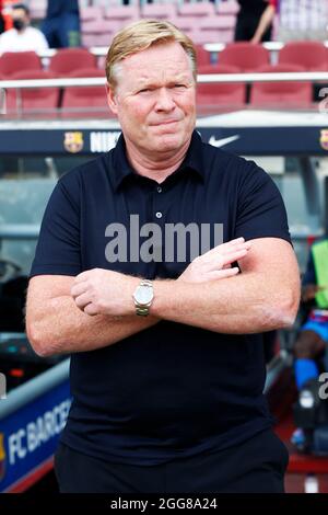 Ronald Koeman beim Spiel La Liga Santander 2021/22 zwischen dem FC Barcelona 2-1 Getafe CF am 29. August 2021 im Camp Nou Stadion in Barcelona, Spanien. Quelle: Daisuke Nakashima/AFLO/Alamy Live News Stockfoto