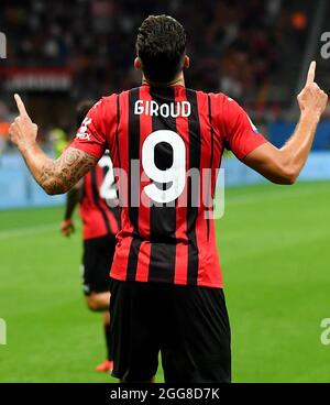 Mailand. August 2021. Olivier Giroud von AC Mailand feiert sein Torwähren eines Fußballspiels der Serie A zwischen AC Mailand und Cagliari am 29. August 2021 in Mailand, Italien. Quelle: Xinhua/Alamy Live News Stockfoto