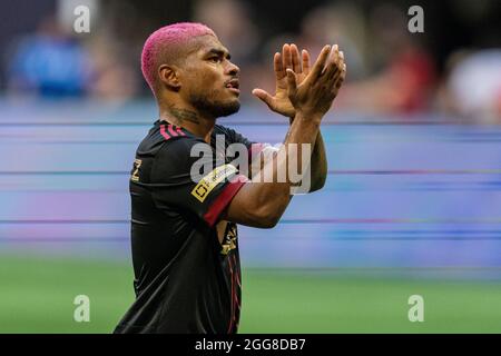 Atlanta, USA. August 2021. Nach einem MLS-Fußballspiel zwischen dem SC Nashville und Atlanta United am Samstag, dem 28. August 2021 in Atlanta, GA, winkt der Atlanta-United-Stürmer Josef Martinez (7) den Fans zu. Jacob Kupferman/CSM Credit: CAL Sport Media/Alamy Live News Stockfoto