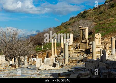 Ruinen des Hydreion-Brunnens in der antiken Stadt Ephesus, Türkei Stockfoto