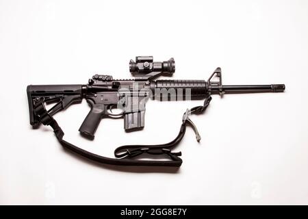 Smith und Wesson M&P15 Gewehr mit Magpul MOE Stock und Grip Stockfoto