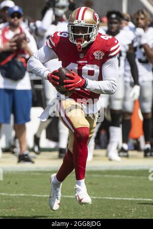 Santa Clara, Usa. August 2021. San Francisco 49ers DB Ha Ha Clinton-Dix (49) läuft 36 Meter mit einem abgefangenen Las Vegas Raiders Quarterback Nathan Peterman Pass im dritten Viertel am Levi's Stadium in Santa Clara, Califiornia am Sonntag, den 29. August 2021. Die 49ers besiegten die Raiders 34-10. Foto von Terry Schmitt/UPI Credit: UPI/Alamy Live News Stockfoto