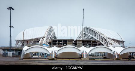 Sotschi, Adler, Russland, 14. April 2016: Blick auf das Stadion Fisht im Olympiapark in Sotschi nach den Olympischen Winterspielen 2015 Stockfoto