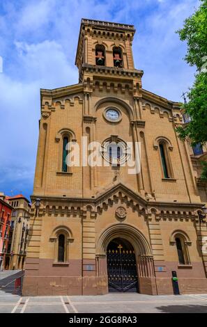 Kirche Iglesia de San Lorenzo in Pamplona, Spanien, mit einer Kapelle, in der die Statue des San Fermin-Mitpatrons von Navarra und die Durchführung des Bullen-Festivals steht Stockfoto