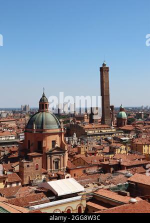 Panoramablick auf das Stadtzentrum von Bologna. Italien Stockfoto