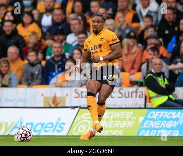 Adama Traore #37 von Wolverhampton Wanderers übergibt den Ball Stockfoto