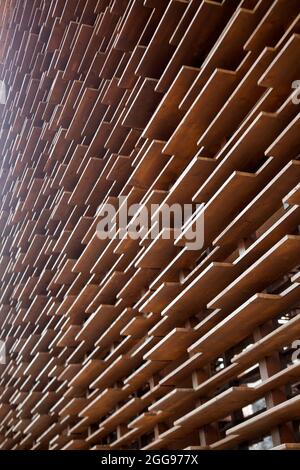 Außenwand von Gebäude in Holzplatten gebaut Stockfoto