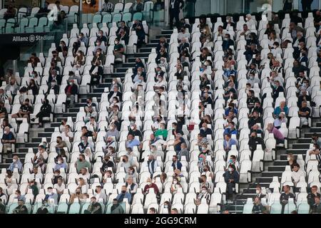 Turin, Italien. August 2021. Juventus Supporters während der italienischen Meisterschaft Serie EIN Fußballspiel zwischen Juventus FC und Empoli FC am 28. August 2021 im Allianz Stadion in Turin, Italien - Foto Nderim Kaceli Kredit: Unabhängige Fotoagentur/Alamy Live News Stockfoto