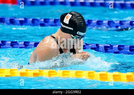 Tokio, Japan. August 2021. TOKIO, JAPAN - 30. AUGUST: Liesette Bruinsma aus den Niederlanden startet am 30. August 2021 im Tokyo Aquatics Center in Tokio, Japan, beim Medley SM11-Finale der 200-m-Einzelspiele der Frauen während der Paralympischen Spiele 2020 in Tokio (Foto: Ilse Schaffers/Orange Picics) NOCNSF Credit: Orange Pics BV/Alamy Live News Stockfoto