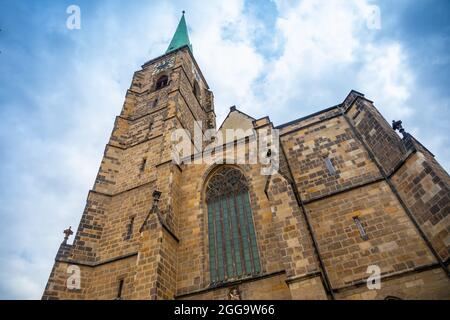 Bartholomäus-Kathedrale auf dem Hauptplatz in Pilsen, Tschechische republik Stockfoto