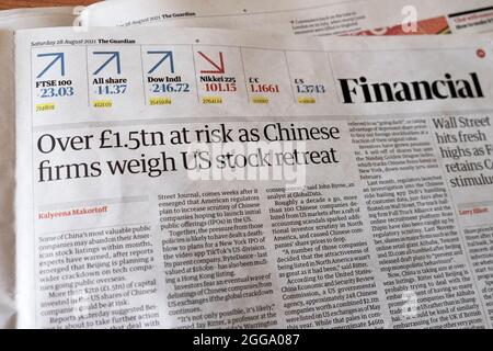 „über £1,5 tn gefährdet, da chinesische Unternehmen den Rückzug der US-Aktien in die Höhe wiegen“, titelte Artikel der Zeitung Guardian Financial am 28. August 2021 in London, Großbritannien Stockfoto