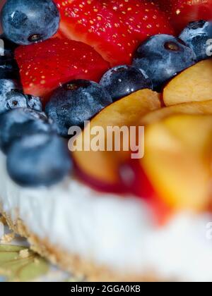 Käsekuchen Mit Obst Stockfoto