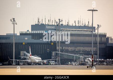 Langenhagen, Deutschland. August 2021. Blick auf einen Teil des Flughafens Hannover-Langenhagen. Quelle: Moritz Frankenberg/dpa/Alamy Live News Stockfoto