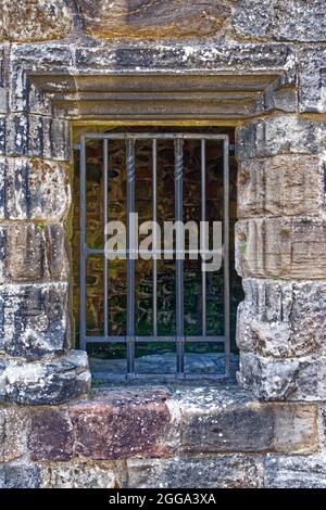 Detail eines Fensters - Mar's Wark in der Altstadt von Stirling, Schottland, Vereinigtes Königreich - 16. Juli 2021 Stockfoto