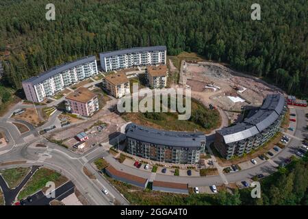 Luftaufnahme des brandneuen Viertels Kalliolahde von Espoo, Finnland. Die neuen Wohngebäude. Moderne Nordische Architektur. Stockfoto