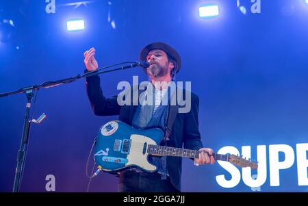 Supergrass beim Victorious Festival 2021, Portsmouth, Hampshire, Großbritannien. 29 August 2021. Kredit: Charlie Raven/Alamy Live Nachrichten Stockfoto