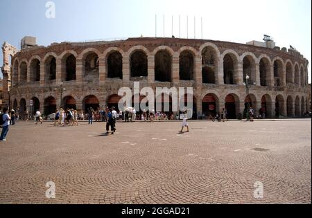 Das Amphitheater der Arena von Verona auf der Piazza Bra in Verona Italien