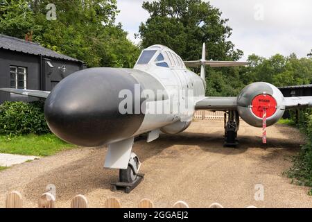 Das letzte Flugzeug, das vom Defford Airfield abflog, war der Gloster Meteor NF Mark 11 Nachtjäger WD686. Das Flugzeug ist auf dem Defford Airfield, Großbritannien, abgebildet Stockfoto